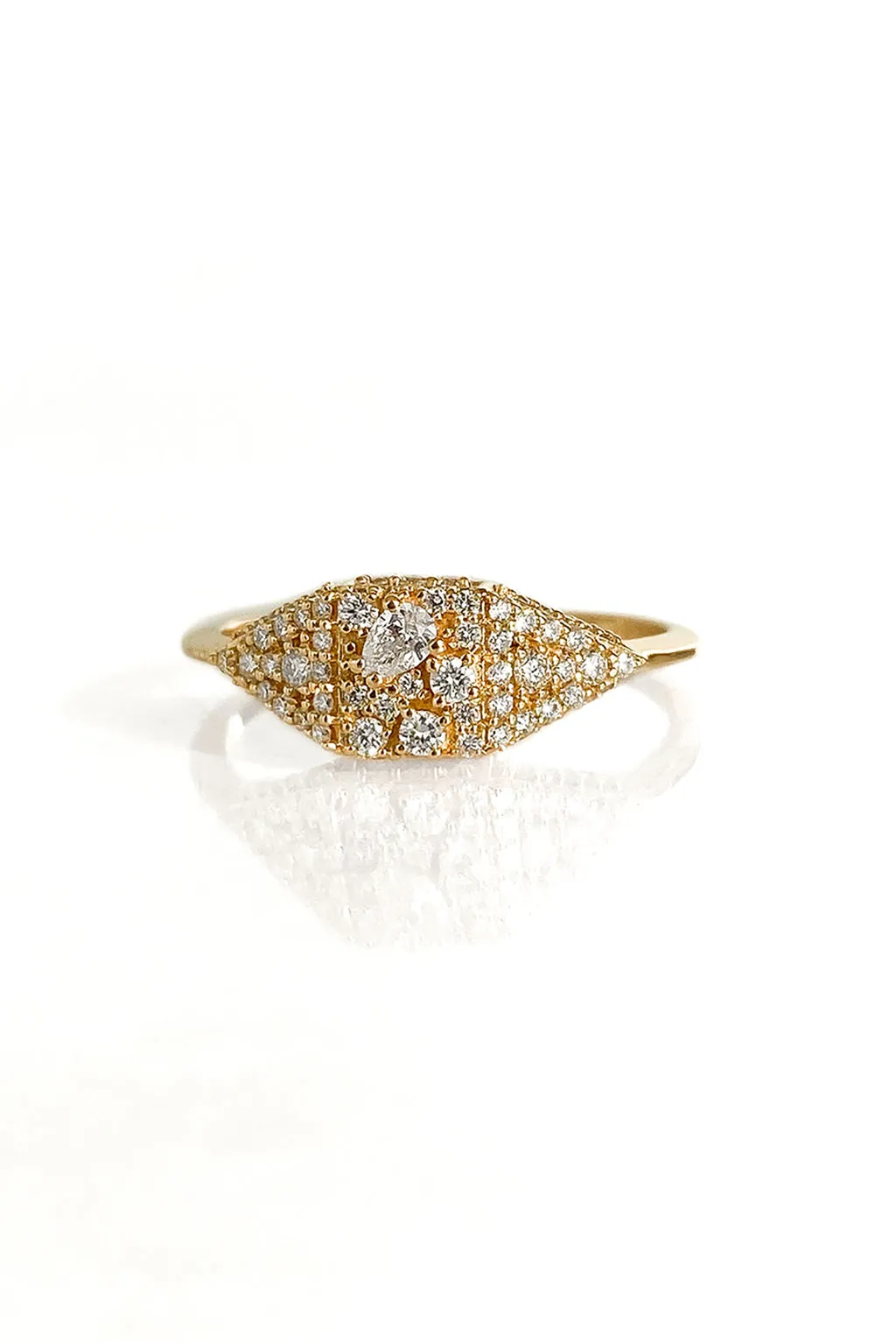 Signet diamonds ring